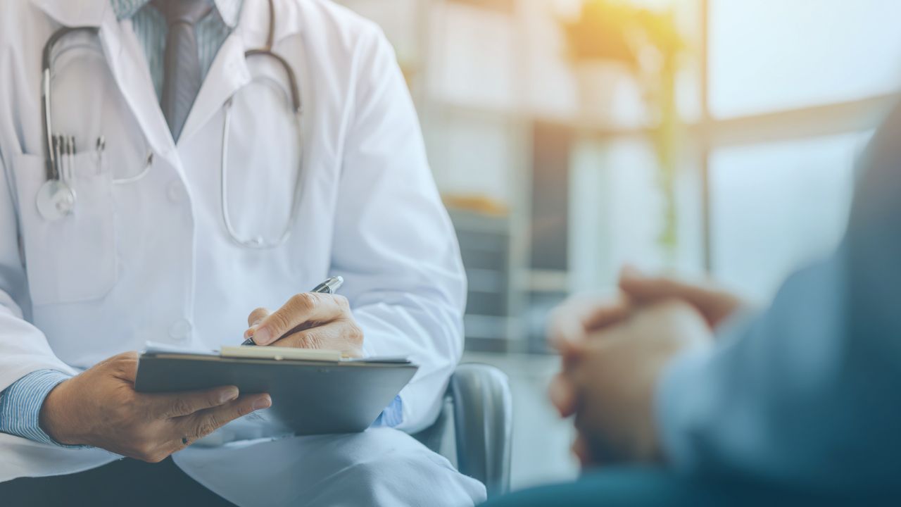 Illustration for Work Package 7: Doctor with a note in hand and a patient